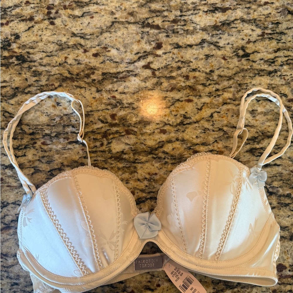 Victoria's Secret Cream Bra with Bow Accent